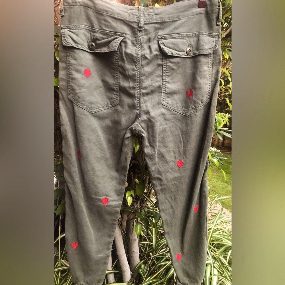 🌴🤩 THE GREAT OLIVE GREEN CROPPED PANTS W/ HEART ❤️ EMBROIDERY. SIZE 27🙌 - Picture 6 of 14